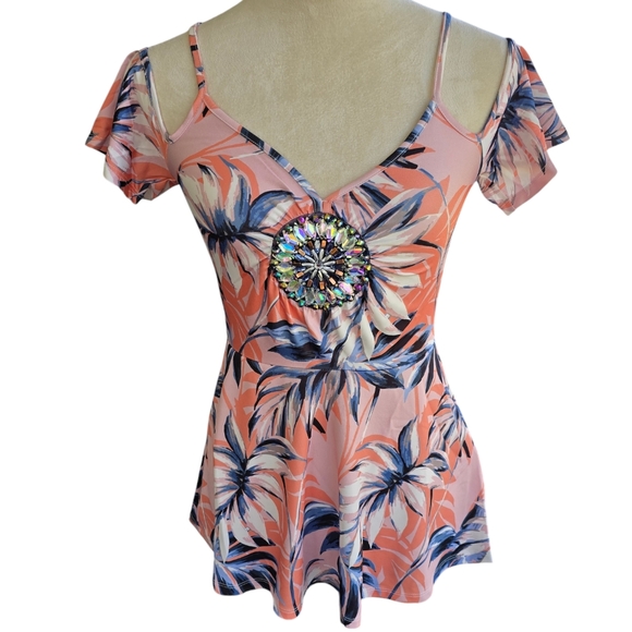 Venus NWOT Coral Embellished Jeweled Cold Shoulder Short Sleeve Top Size XS - Picture 1 of 6